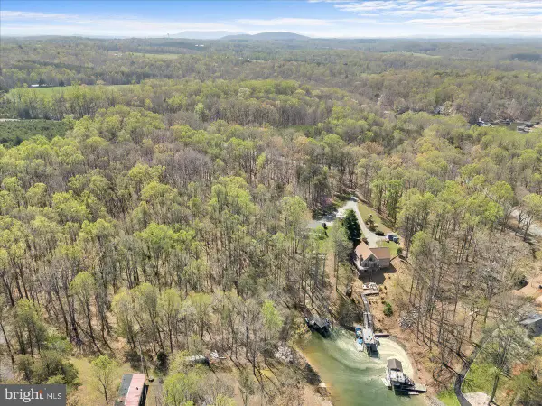 290 Dodee Ln, UNION HALL, VA 24176