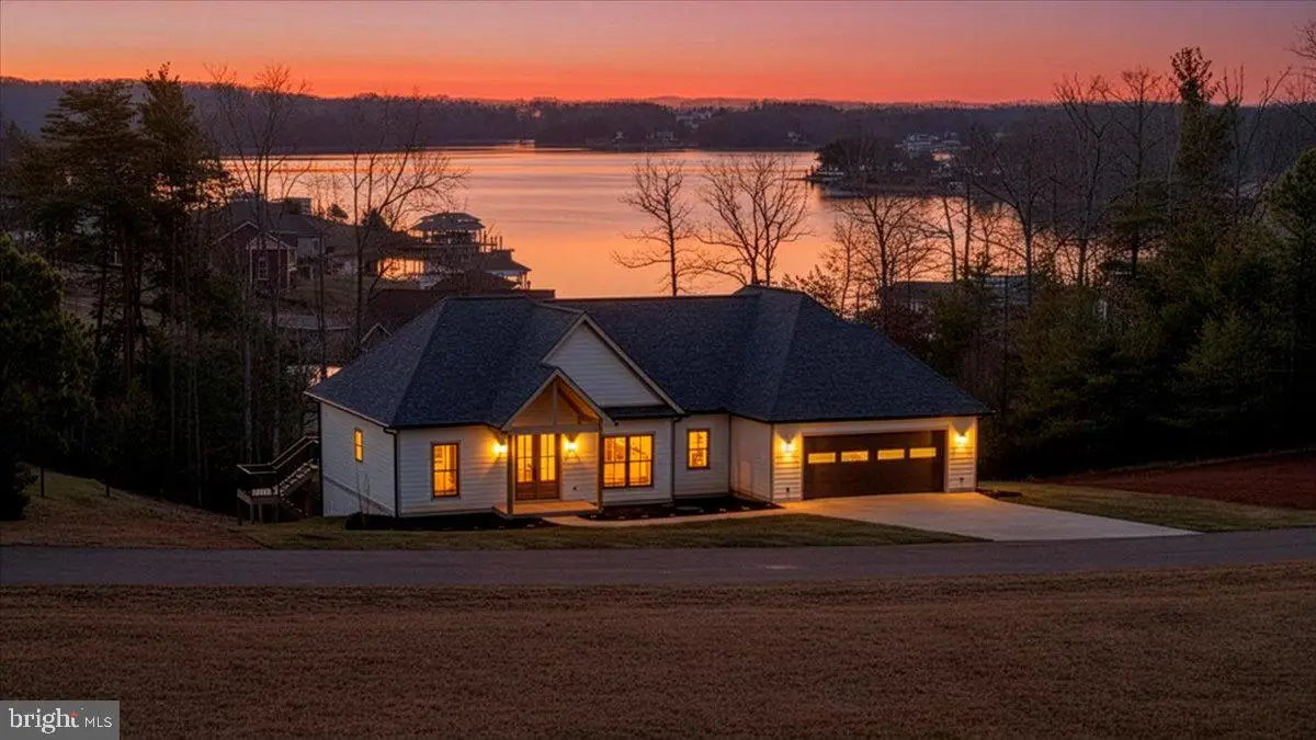 639 Compass Cove Cir, Moneta, VA 24121 - #1