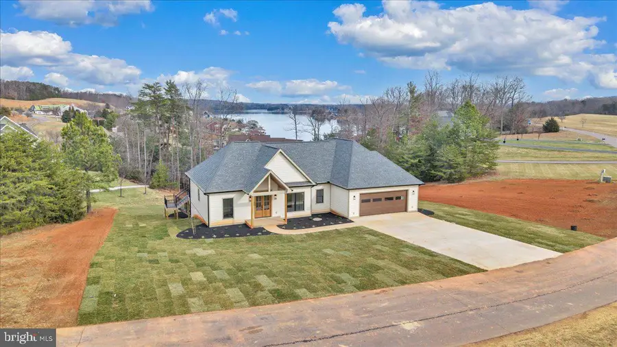 639 Compass Cove Cir, Moneta, VA 24121 - #2