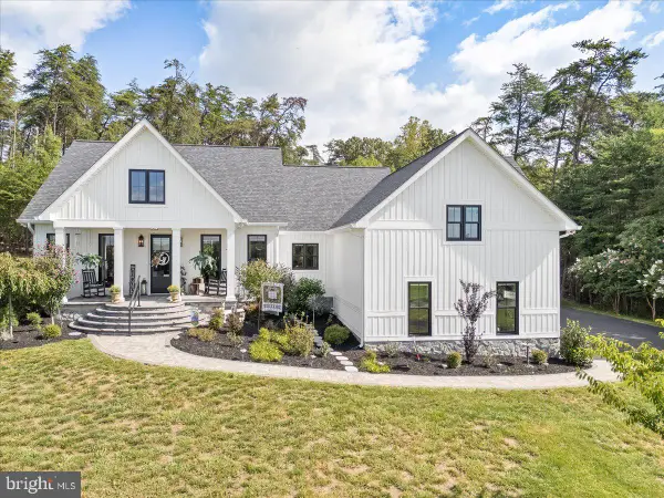 151 Park Way Ave, MONETA, VA 24121