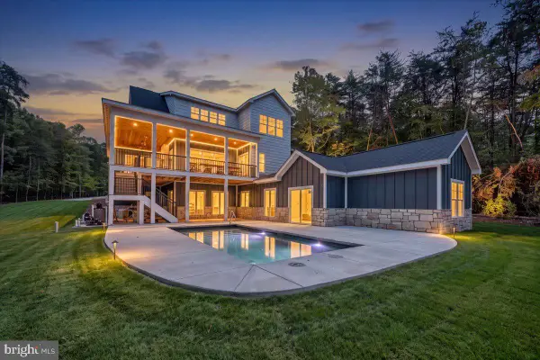 200 Sweetwater Dr, PENHOOK, VA 24137