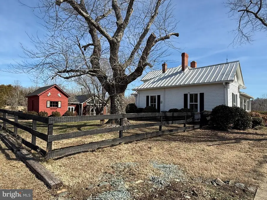 575 Perkins Rd, Kents Store, VA 23084 - #2