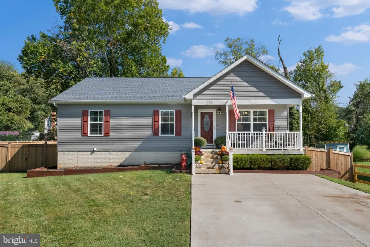 221 Linden St, Warrenton, VA 20186 - Image #1