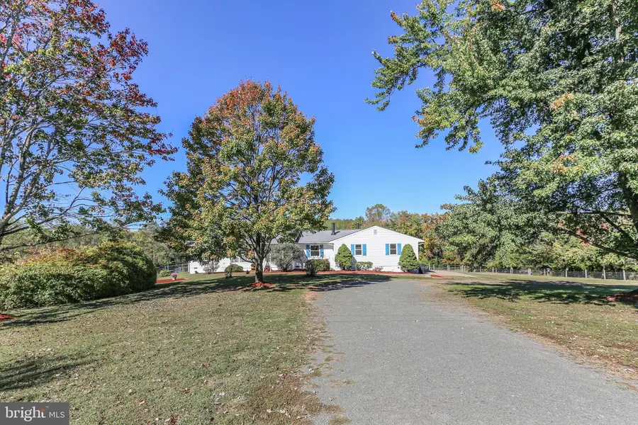 13206 Golden Dr, Sumerduck, VA 22742 - Image #3