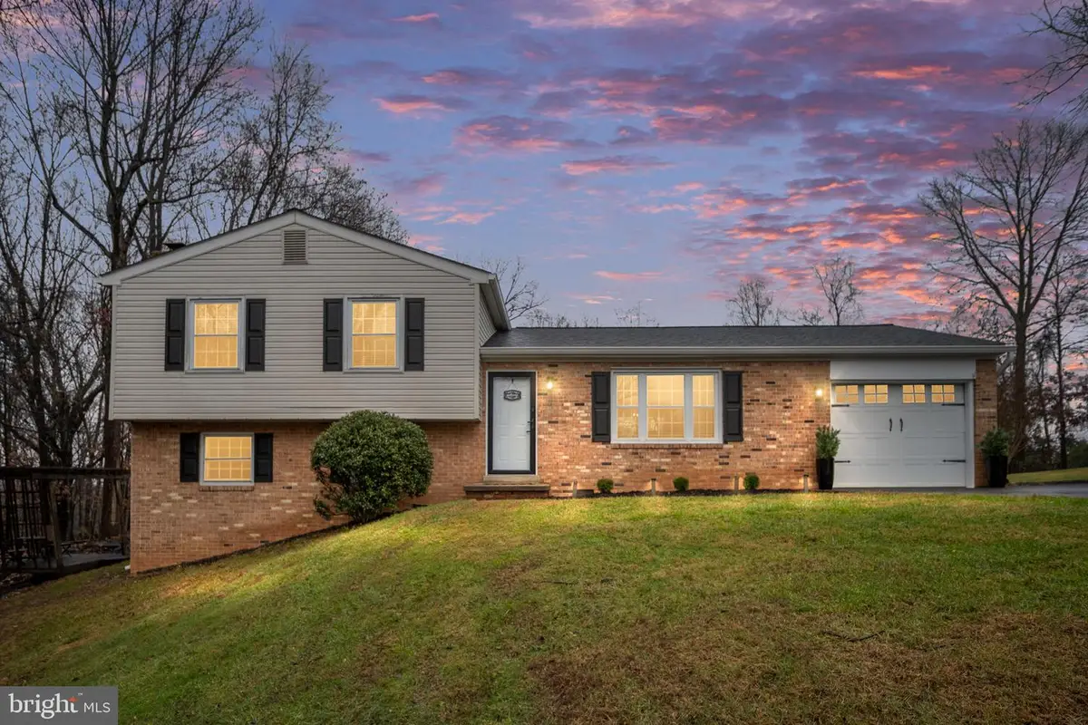 6765 Settlers Ridge Rd, Warrenton, VA 20187 - Image #1