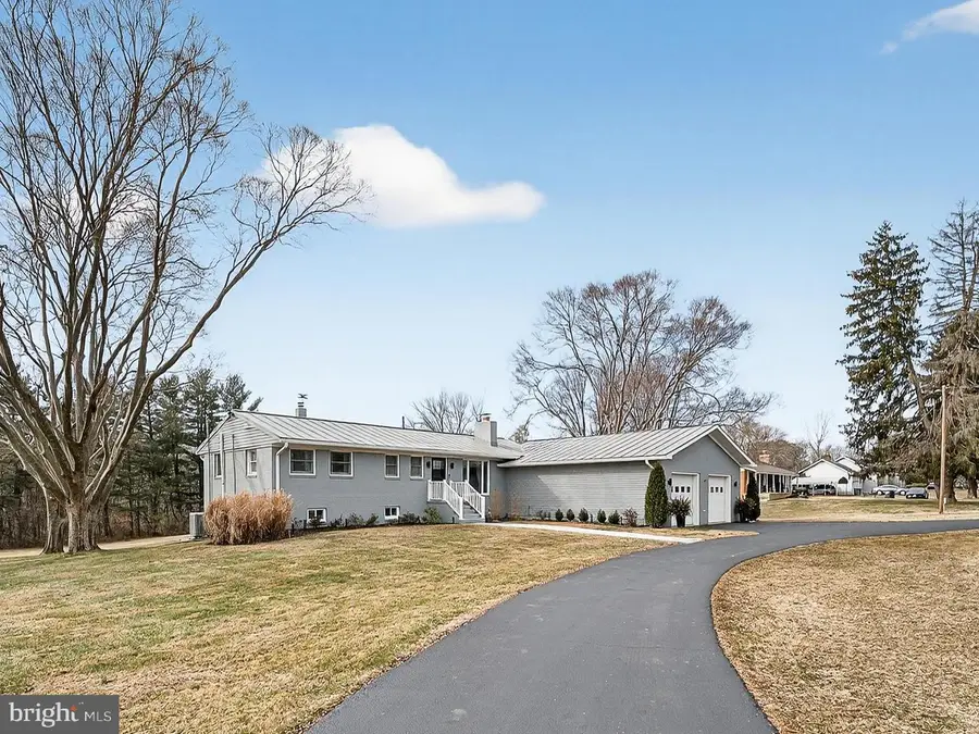 8746 Meetze Rd, Warrenton, VA 20187 - Image #2