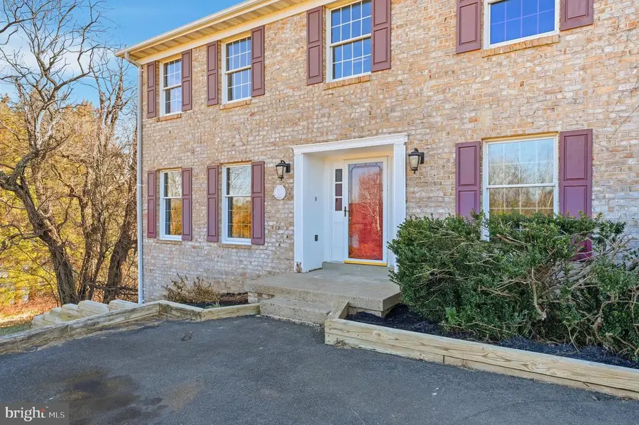 6743 Lake Dr, Warrenton, VA 20187 - Image #2