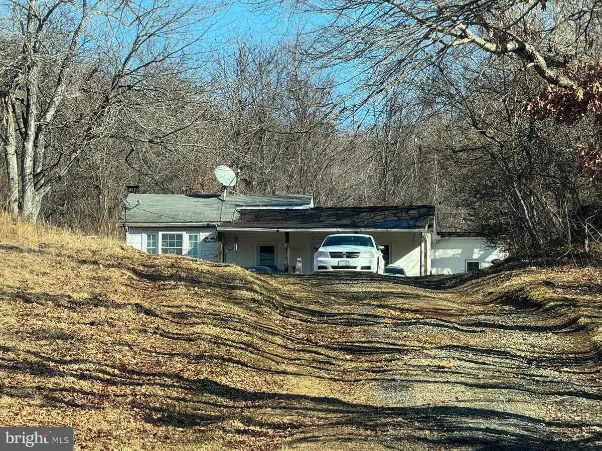 3847 Leeds Manor Rd, Marshall, VA 20115 - Image #1