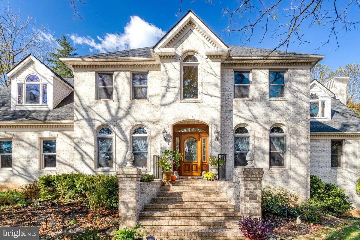 7929 Wellington Dr, Warrenton, VA 20186 - #1