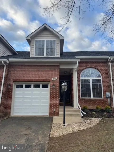 213 N View Cir, Warrenton, VA 20186 - #1