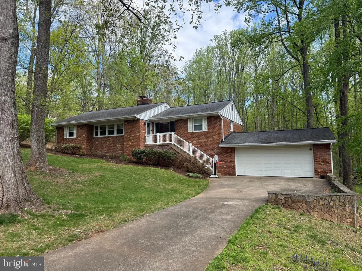 7302 Stuart Cir, Warrenton, VA 20187 - #1