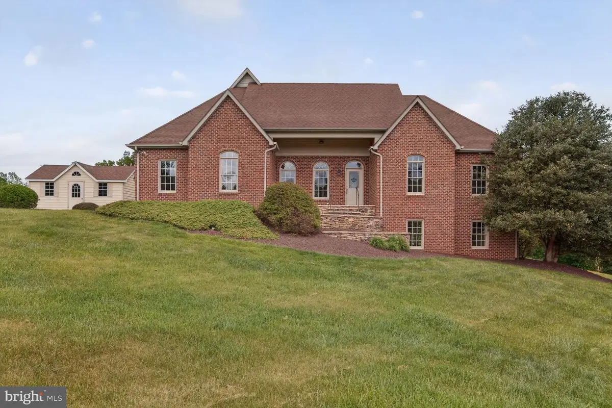 7001 Wayland Dr, Warrenton, VA 20187 - #1