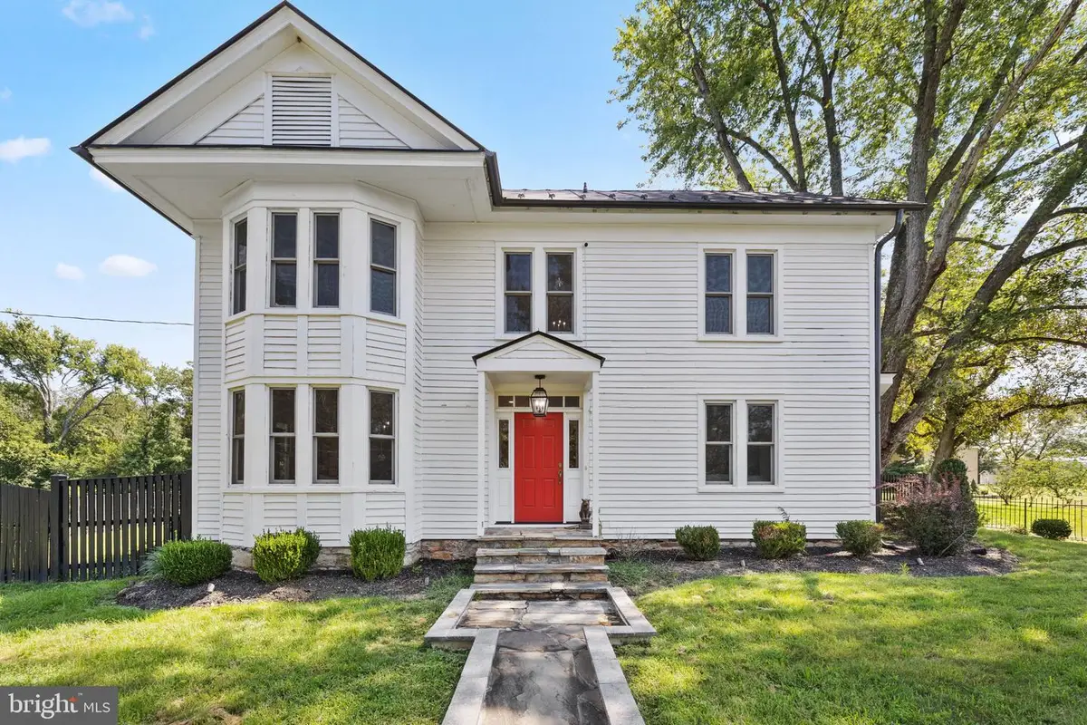 7021 Leeds Manor Rd, Marshall, VA 20115 - #1