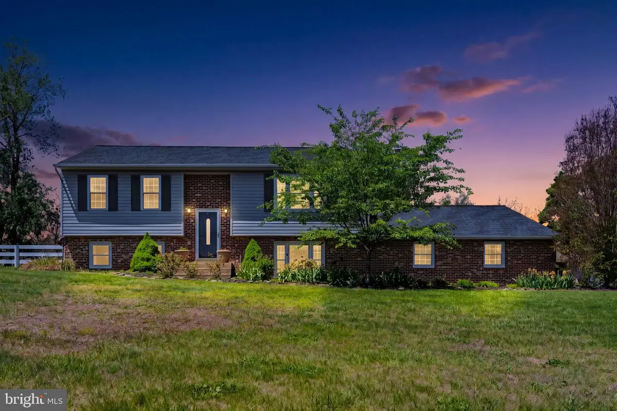 7074 Grays Mill Rd, Warrenton, VA 20187 - #1