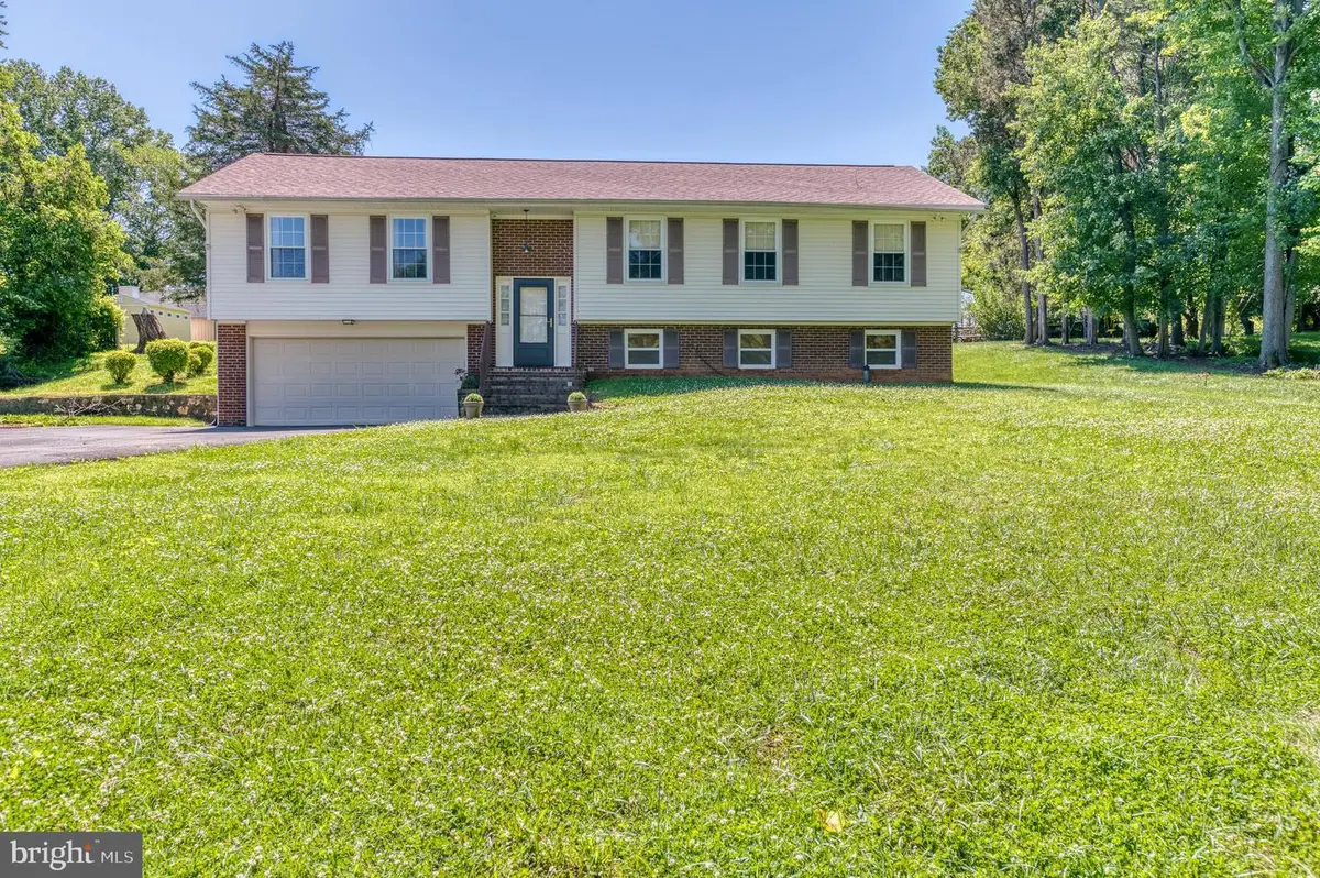 7077 Westmoreland Dr, Warrenton, VA 20187 - #1