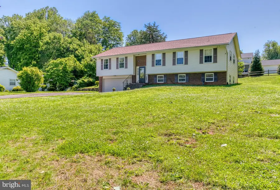 7077 Westmoreland Dr, Warrenton, VA 20187 - #2
