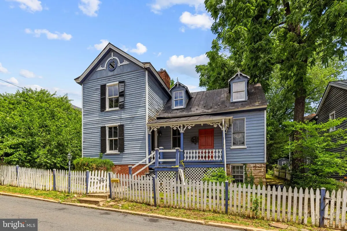 25 N 6th St, Warrenton, VA 20186 - #1