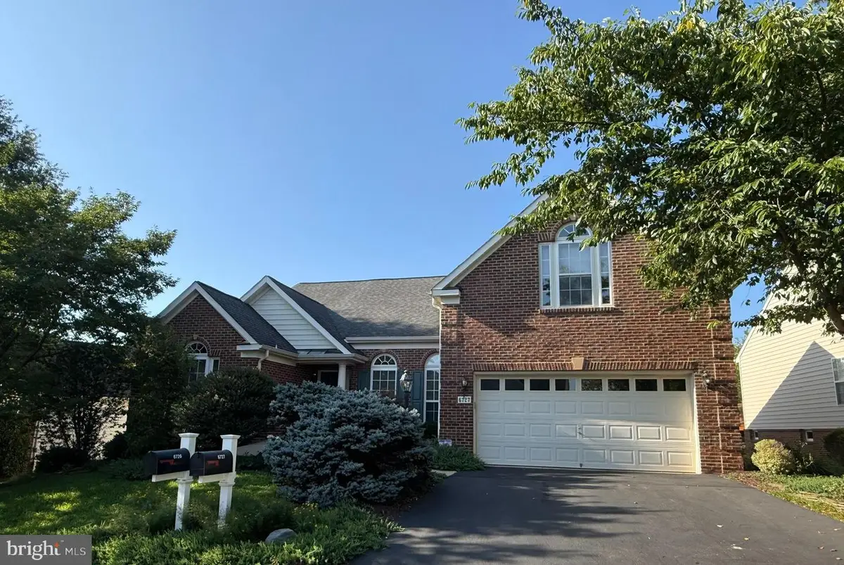 6727 Holly Farm Ln, Warrenton, VA 20187 - #1