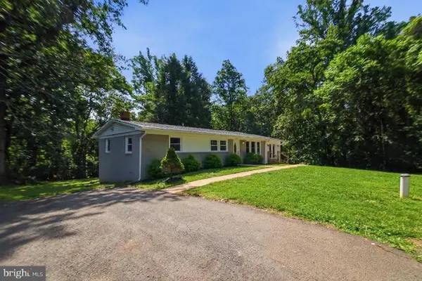 8053 Rocky Ln, WARRENTON, VA 20187