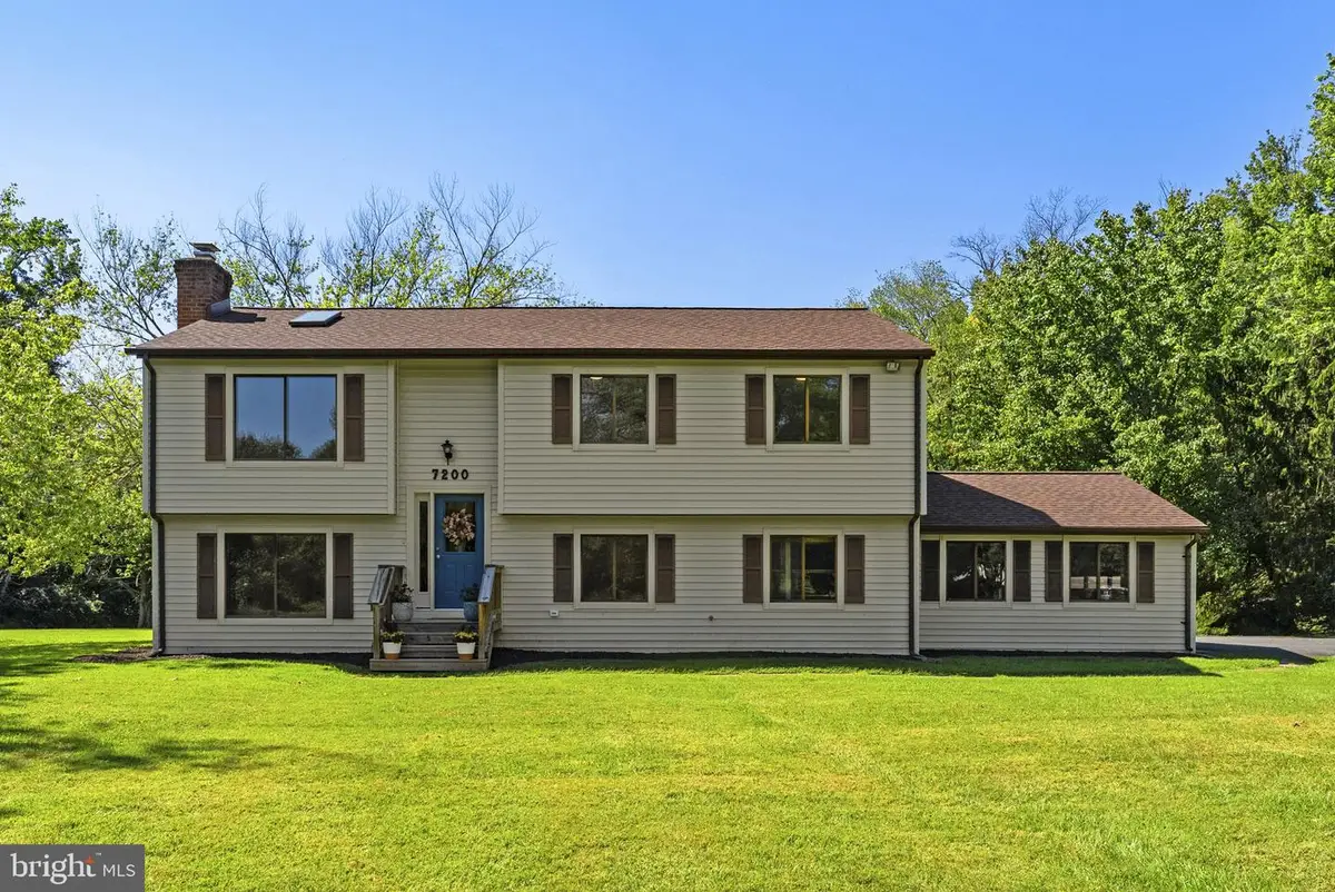 7200 N Starcrest Dr, Warrenton, VA 20187 - #1