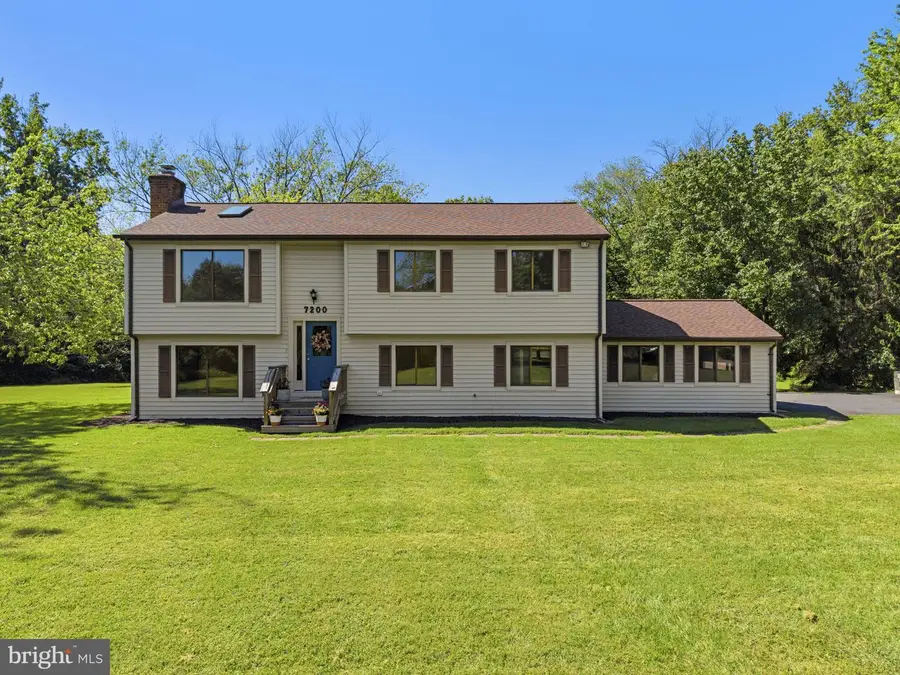 7200 N Starcrest Dr, Warrenton, VA 20187 - #2
