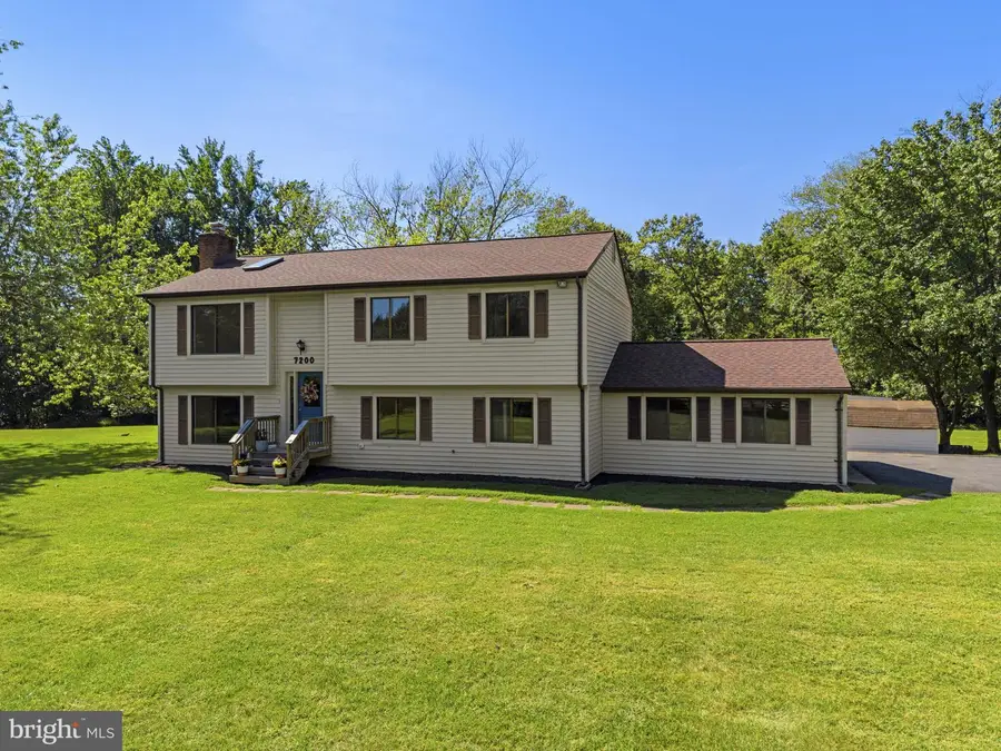 7200 N Starcrest Dr, Warrenton, VA 20187 - #3