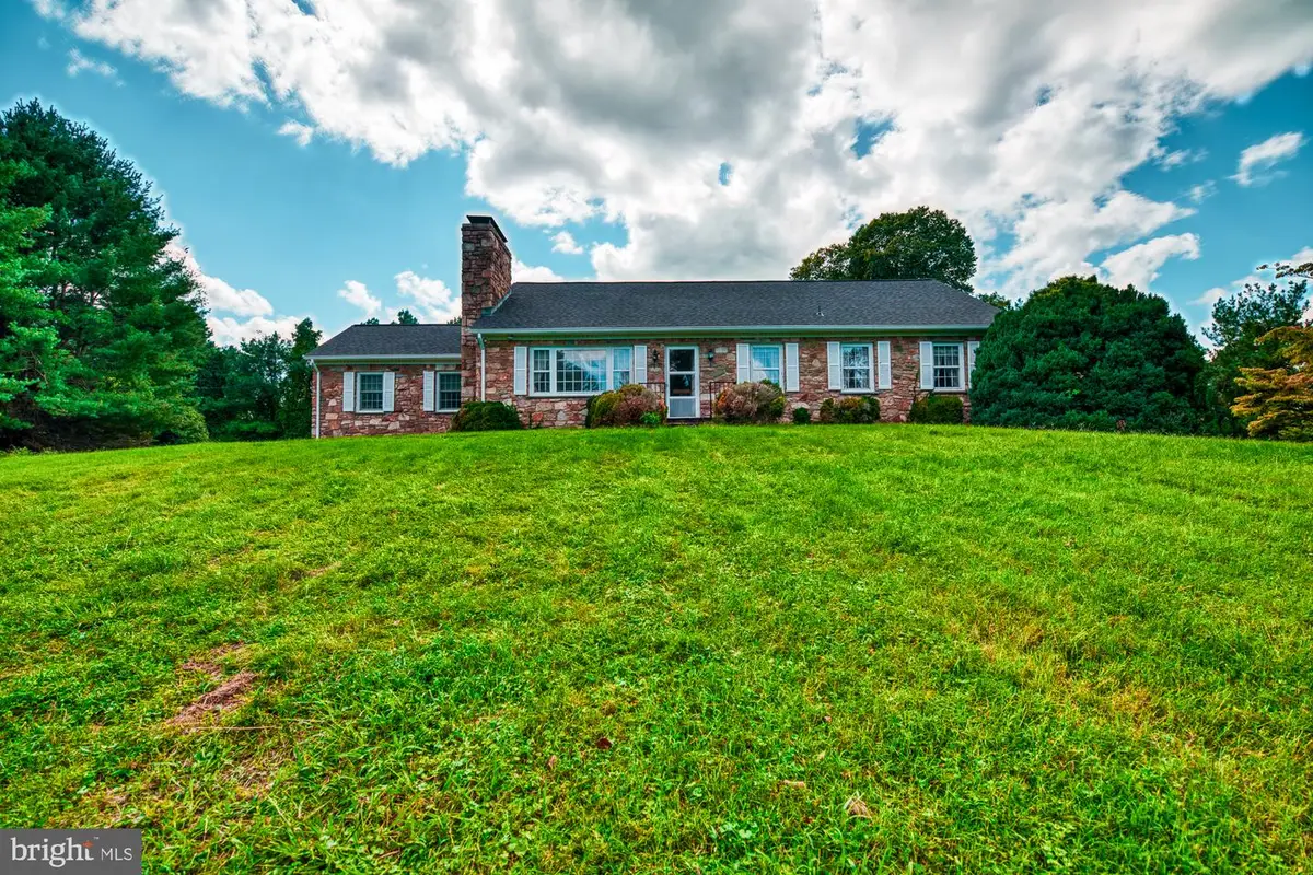 552 Frost Ave, Warrenton, VA 20186 - #1
