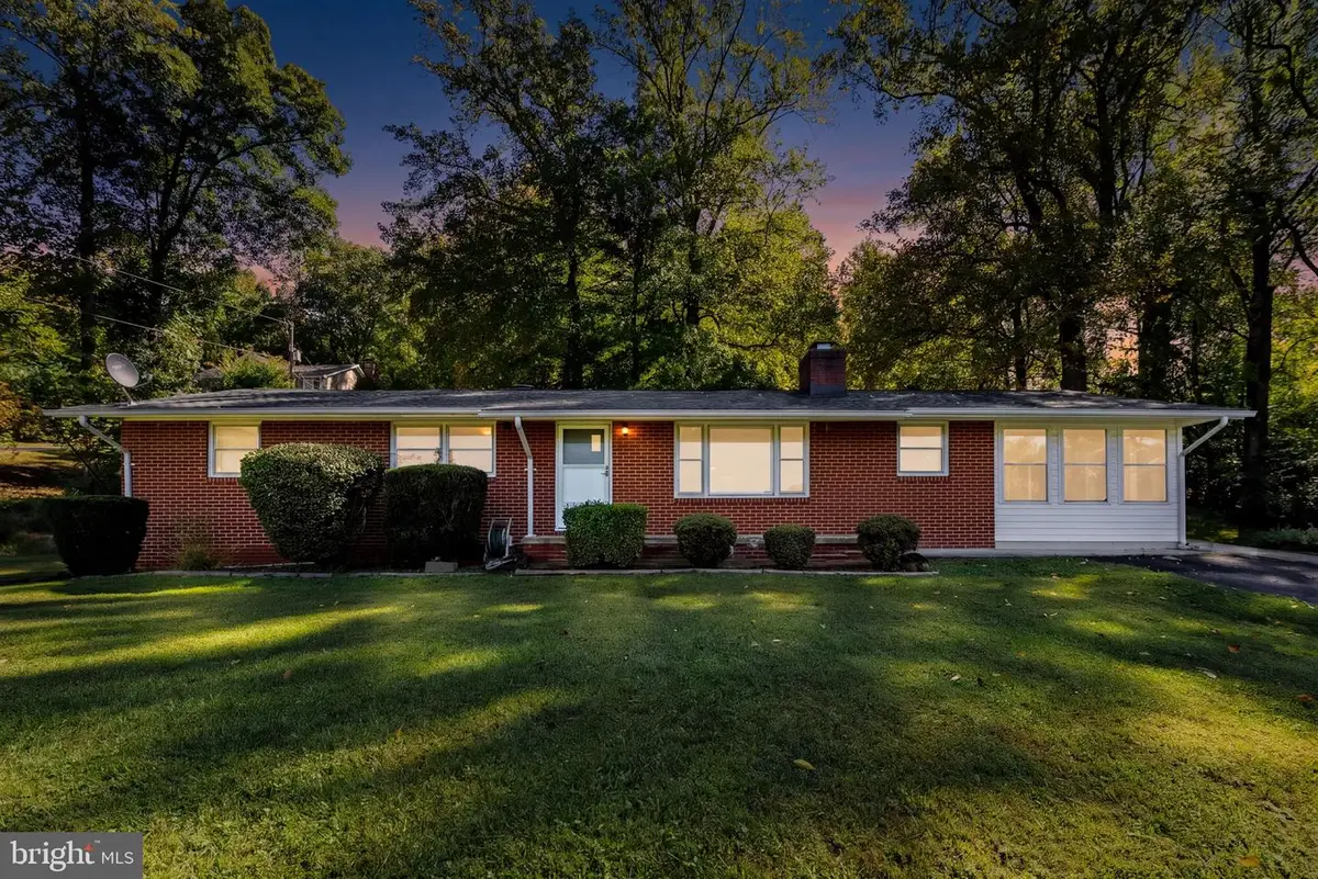 9707 Crest Hill Rd, Marshall, VA 20115 - #1
