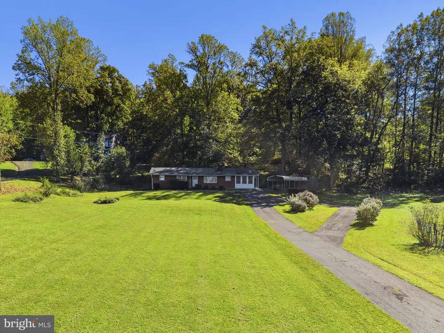 9707 Crest Hill Rd, Marshall, VA 20115 - #3