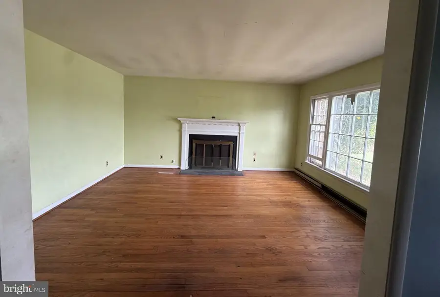 8402 Rogues Rd, Warrenton, VA 20187 - #2