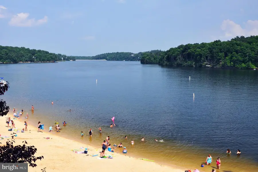 103 Green Leaf Dr, Cross Junction, VA 22625 - Image #3