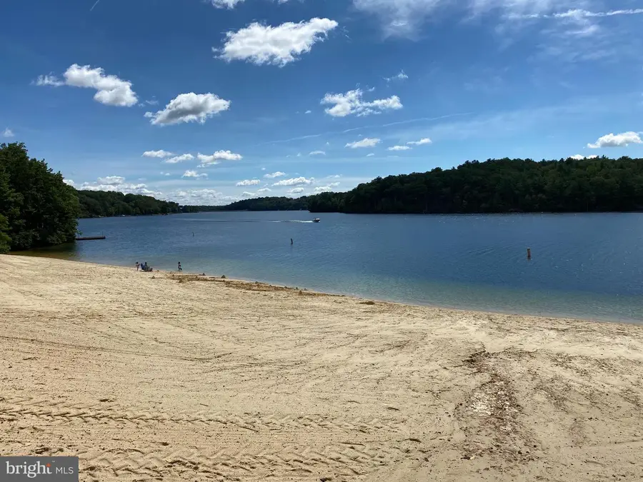 1065 Lakeview Dr, Cross Junction, VA 22625 - Image #3