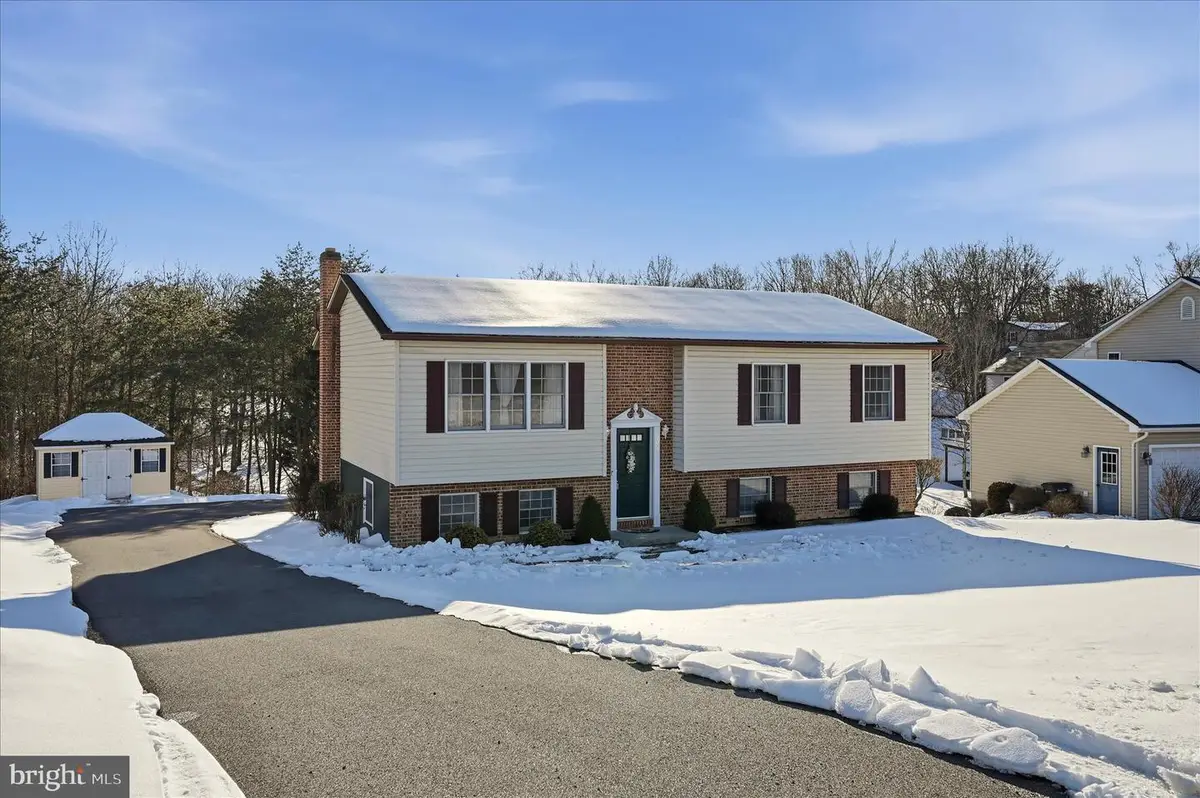 202 Masters Dr, Cross Junction, VA 22625 - #1
