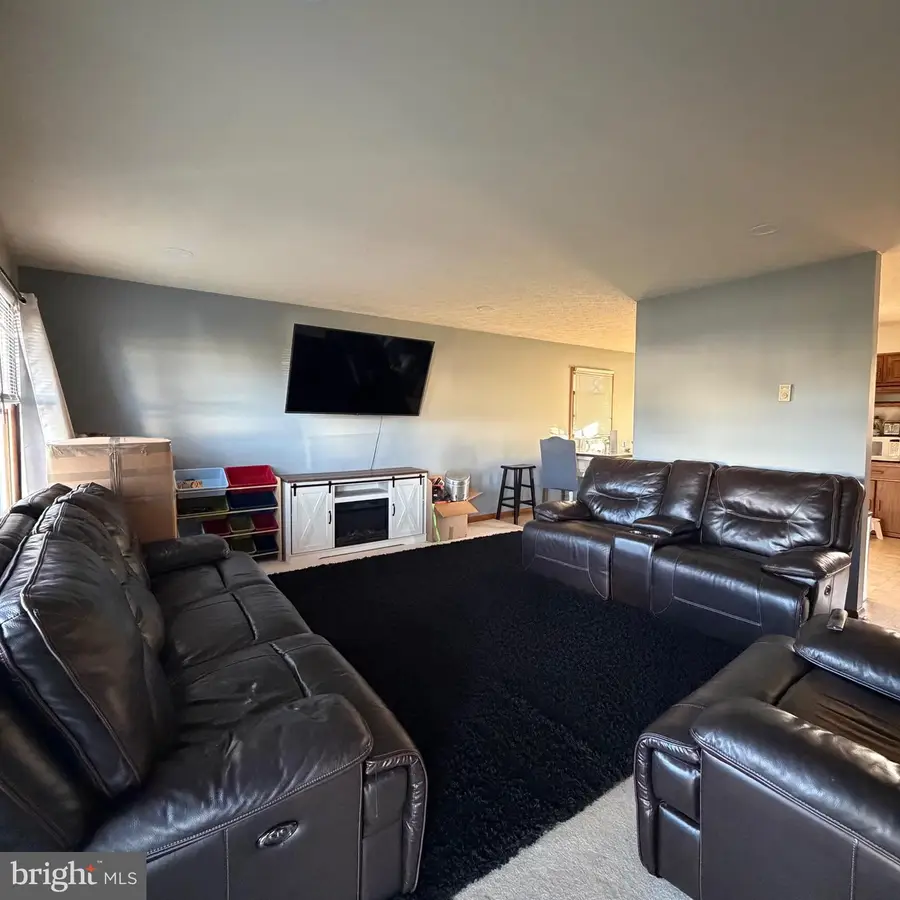 209 Somerset Dr, Stephens City, VA 22655 - #3