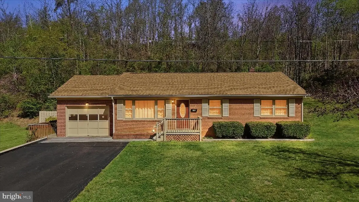 163 Dicks Hollow Rd, Winchester, VA 22603 - #1