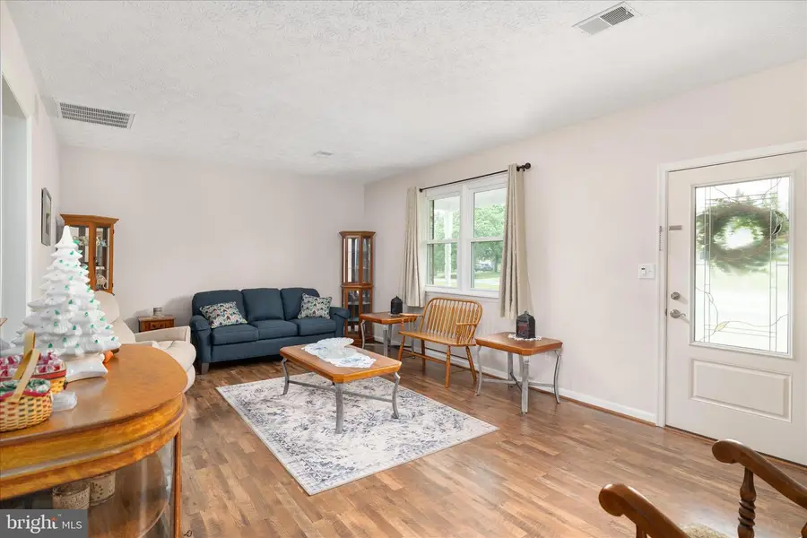 106 Essex Cir, Stephens City, VA 22655 - #3