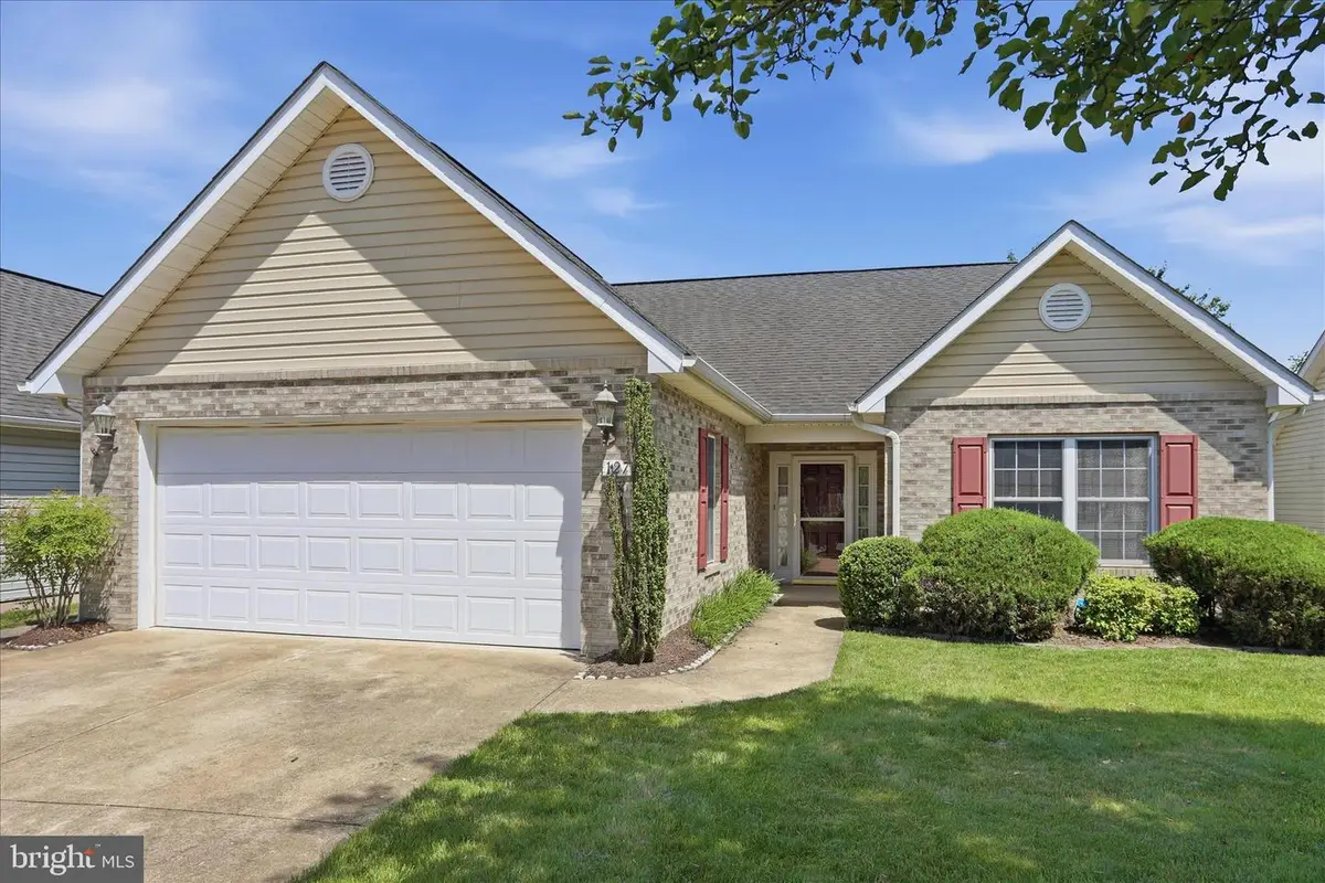 127 Spanish Oak Rd, Stephens City, VA 22655 - #1