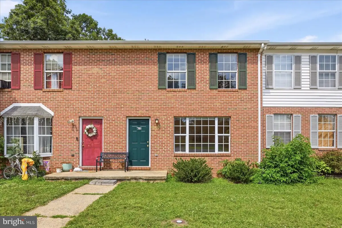 215 Buckingham Dr, Stephens City, VA 22655 - #1