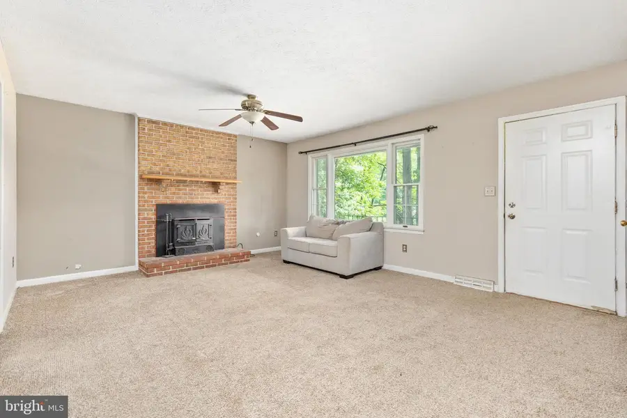 113 Lakewood Dr, Stephens City, VA 22655 - #3
