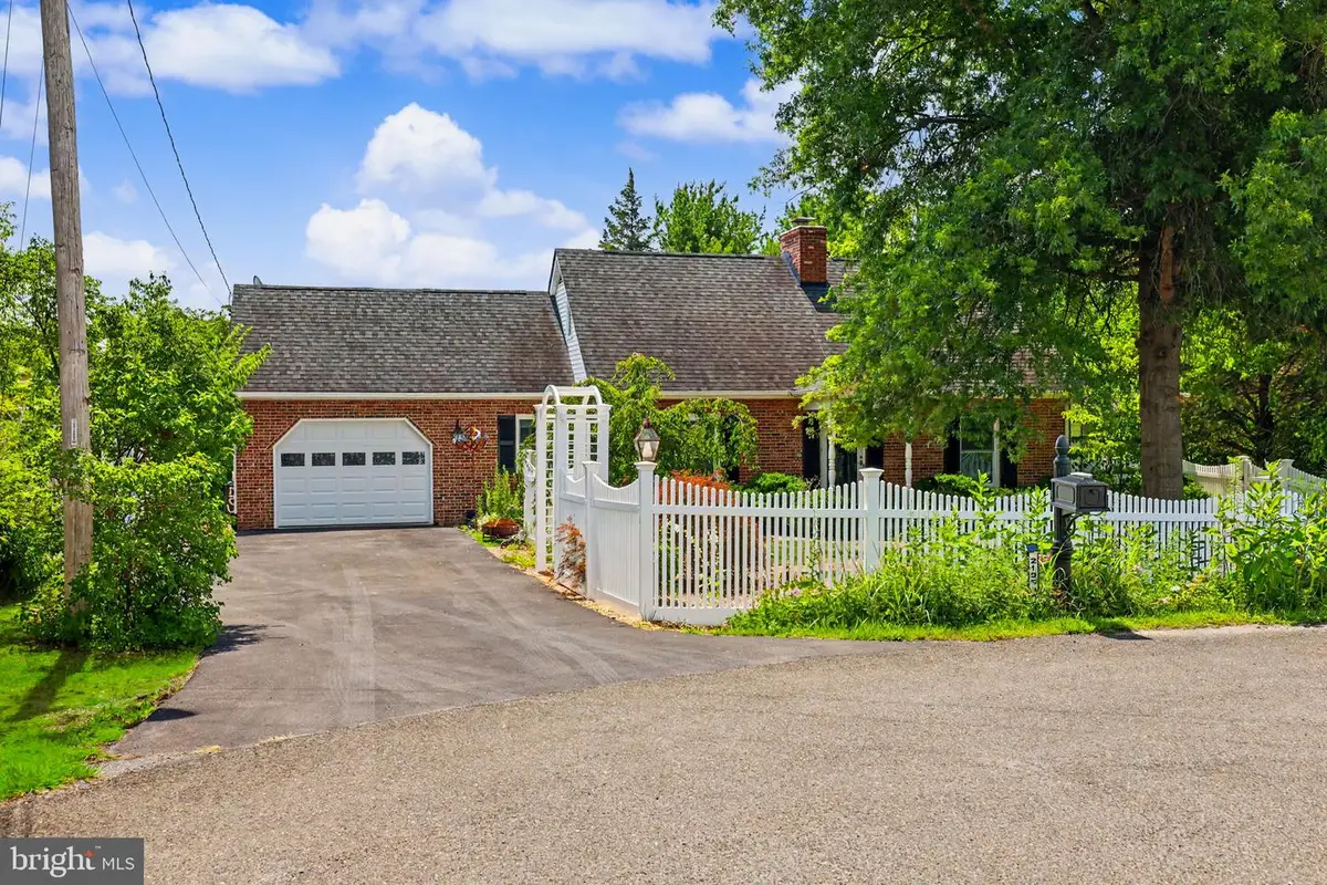 2105 Shawn Dr, Middletown, VA 22645 - #1