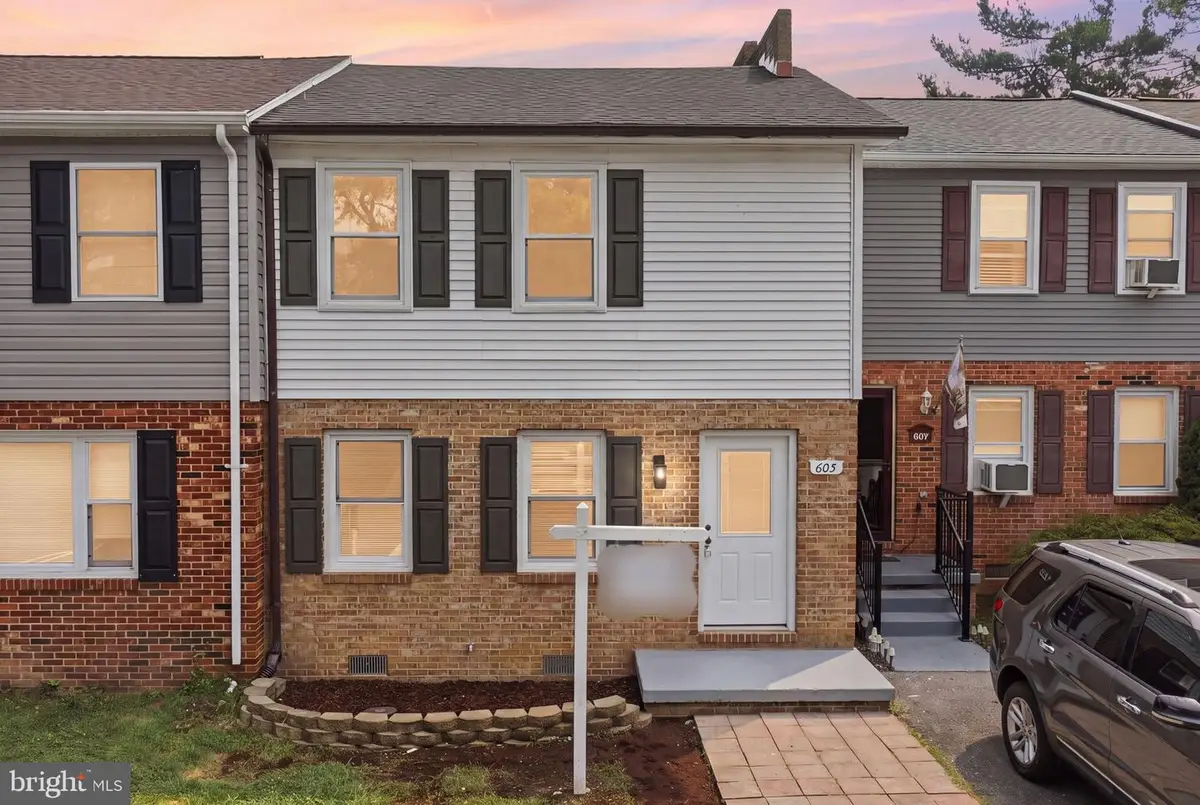605 Carroll Dr, Stephens City, VA 22655 - #1