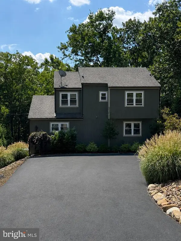 203 Fairway Cir, CROSS JUNCTION, VA 22625