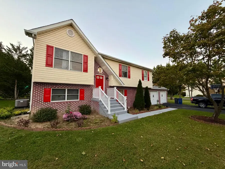 217 Montgomery Cir, Stephens City, VA 22655 - #2