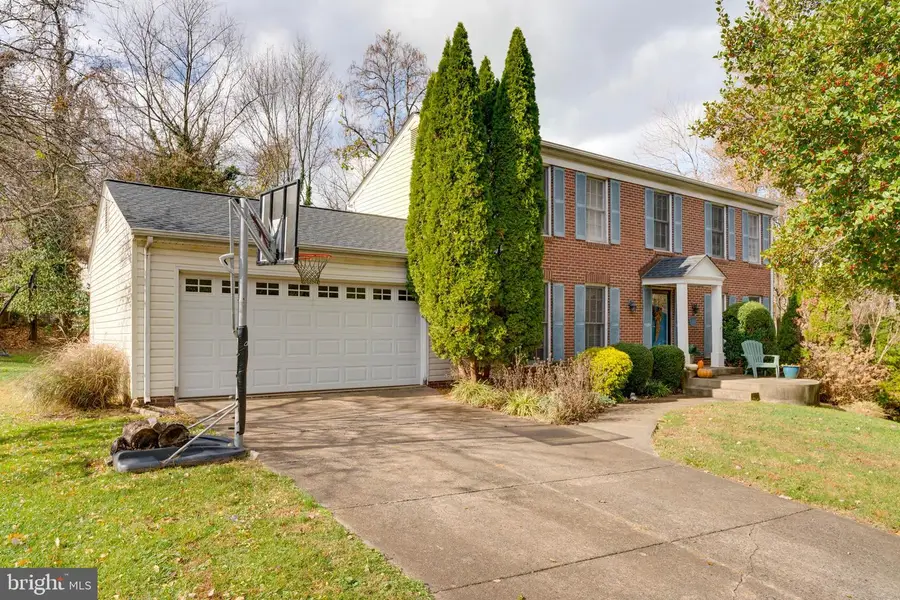 9723 Counsellor Dr, Vienna, VA 22181 - Image #2