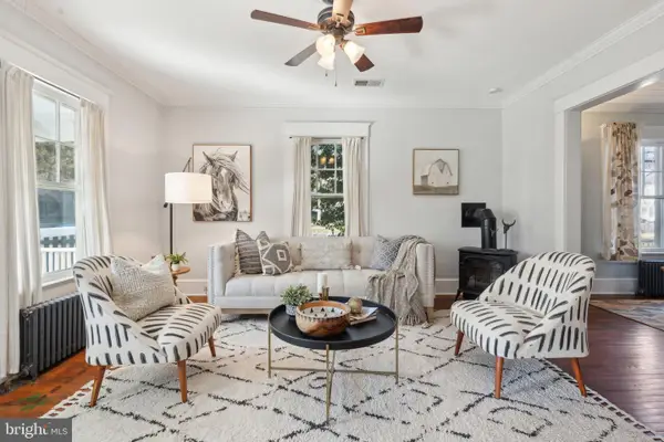 820 Locust St, HERNDON, VA 20170