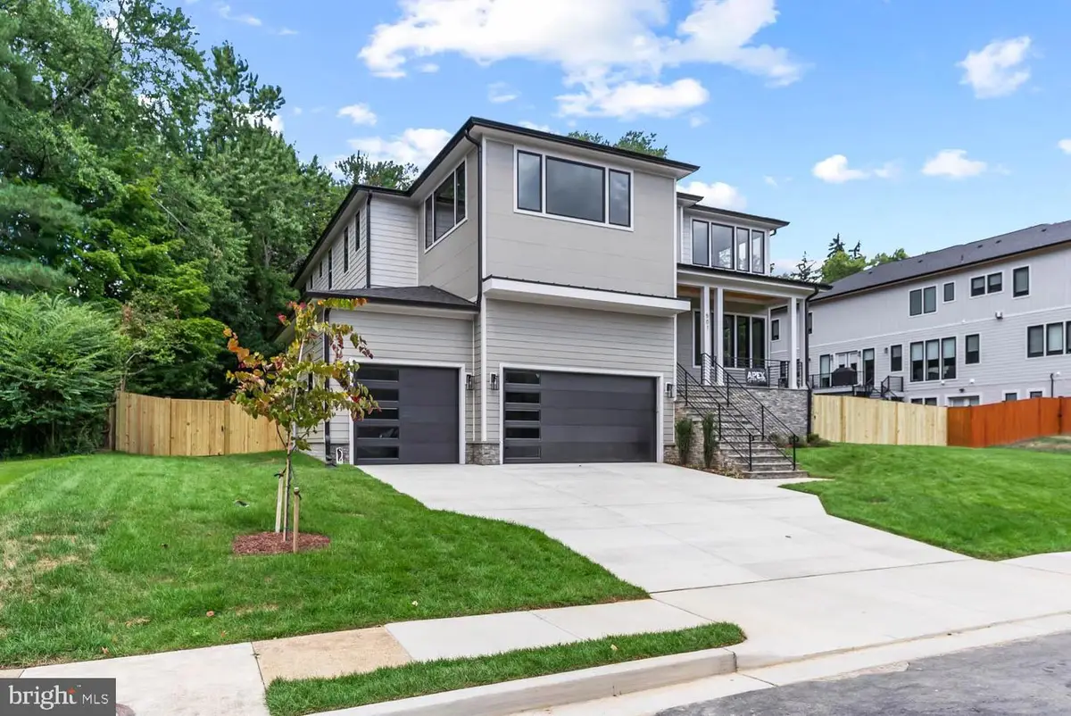 501 Yeonas Dr Sw, Vienna, VA 22180 - Image #1