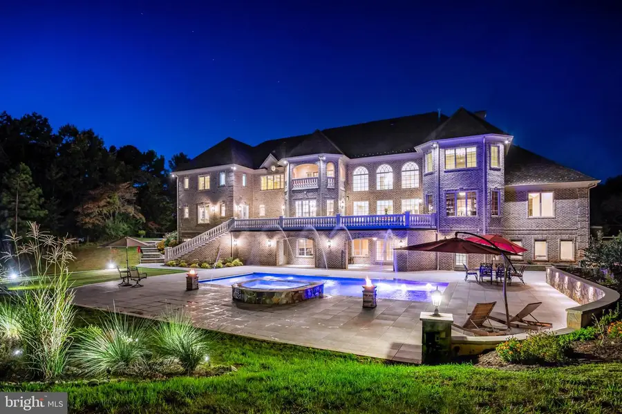 11643 Blue Ridge Ln, Great Falls, VA 22066 - Image #3