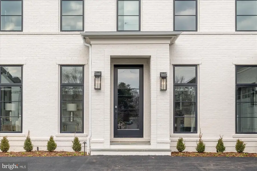 5908 Calla Dr, McLean, VA 22101 - Image #2