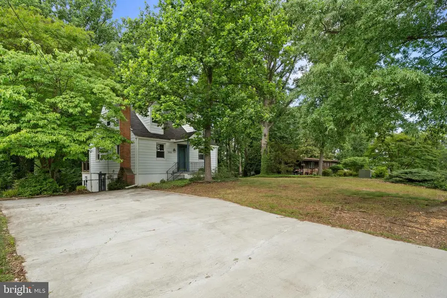 5604 Edgemont Dr, Alexandria, VA 22310 - Image #2