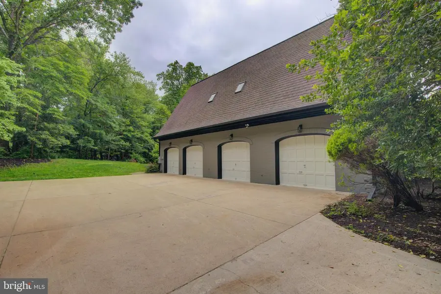 10124 Wendover Dr, Vienna, VA 22181 - Image #2